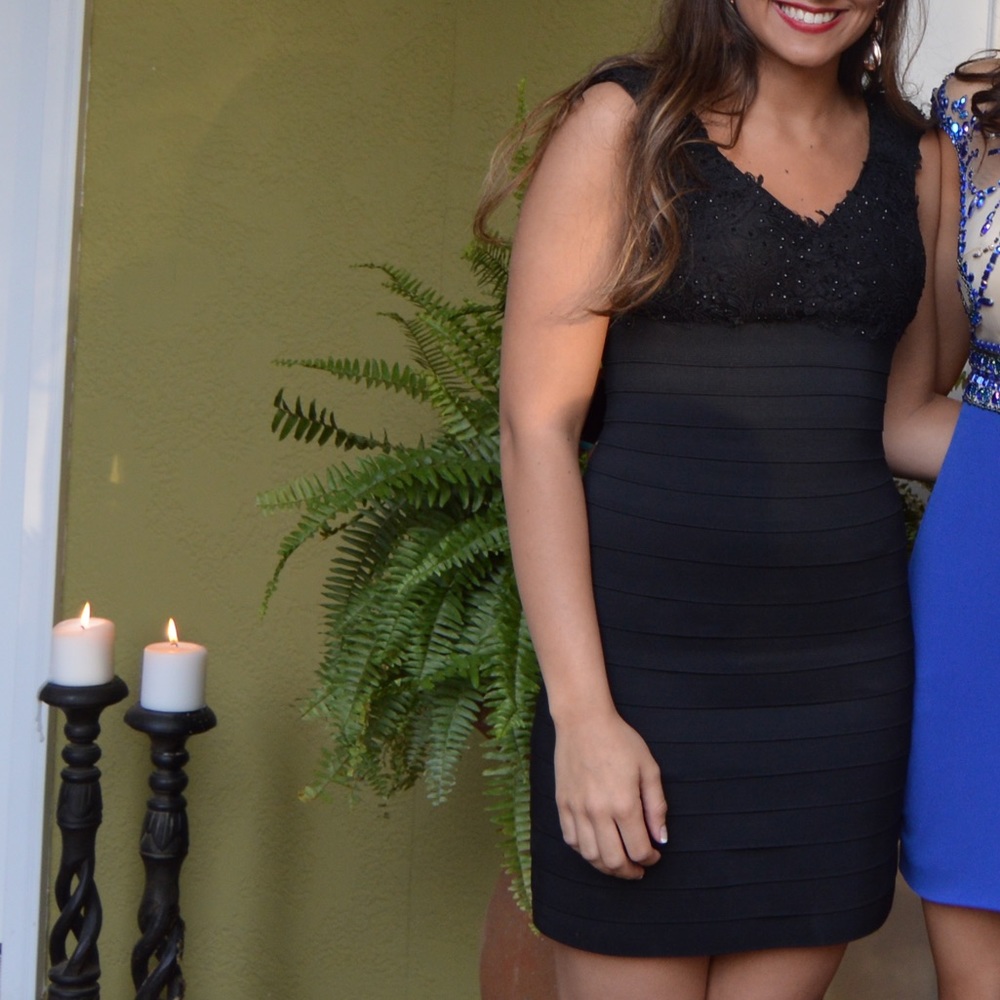 Sherri Hill Size 2 Black Bandage Dress